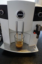 JURA Impressa C5 Kaffeevollautomat weiß Cappucino viel ZUBEHÖR Kaffeemaschine