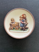 original Hummel Century Collection Miniaturteller Hum 887 "Frohe Fahrt"