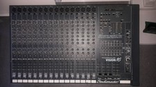 Studiomaster 700-Watt Powerhouse Vision 16 - Mischpult 16 Kanal - mit Verstärker