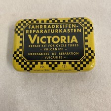 Alte Blechdose für Fahrradflickzeug von Victoria.