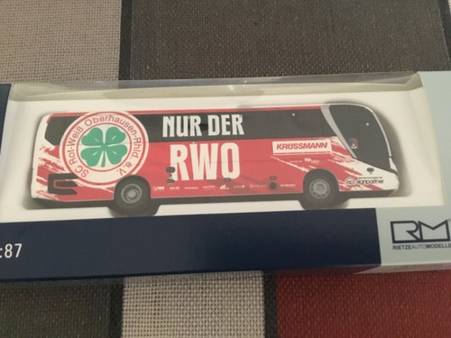 Mannschaftsbus rot weis - mannschaftsbus,