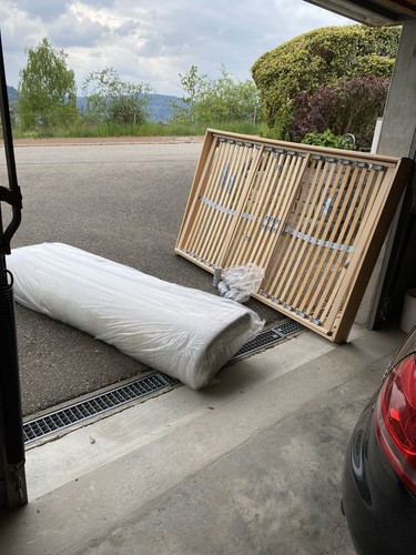 Bett mit matratze und - matratze, ein