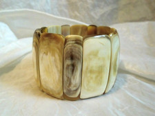 Handgefertigtes, flexibles Armband SARRY aus Horn, Weiß/Hellbraun, Hornschmuck