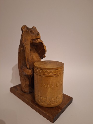 Bär holzfigur mit honigfass - bär,