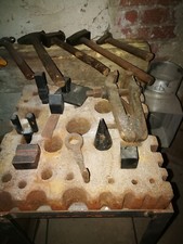 Komplette schmiede mit - schmiede,