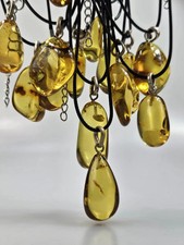 Gelbe Halskette mit Anhänger