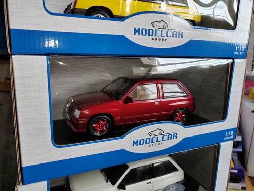 Boxed model car group - 1/18,
