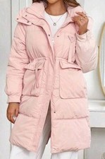 Schöner Winter-Daunenmantel