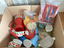 (RB)5025-2582, Konvolut alte Gefäße und Besteck aus Plastik, Spielzeug, Deko