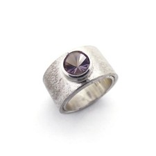 breiter Silberring mit hellem Amethyst, einzigartig