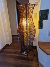 Exklusive Rattan-Stehleuchte