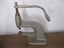 Alte Ösenpresse