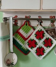2 Paar Topflappen gehäkelt Granny Square Rosen Streifen rot weiß grün shabby