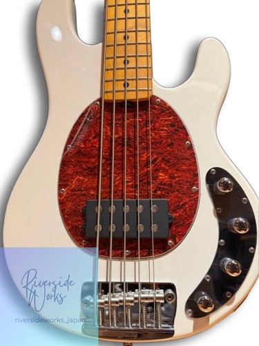 Sterling musicman stingray - by,