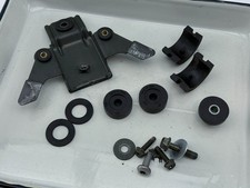 Suzuki VZ800 Intruder M800 Kraftstofftank Tank Halter Bracket Bolts Bushes(3) 07