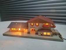 Faller H0 108 mit roter Nr. Gebäude Bahnhof Bergheim 50er Jahre Holzbauweise.