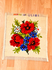 schöne fertig gestickte