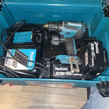 Makita Akkuschrauber 18 V Plus 2 3Ah Akkus!!!Sowie Akkuladegerät Im Makpac