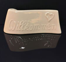 9924046-d Porzellan Figur Tischaufsteller weiß Willkommen Wagner&Apel H3cm