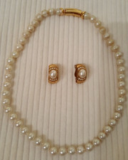 Perlenkette 44 cm und Ohrringe