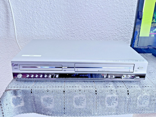 V8805 vhs vcr - v8805,