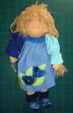 Puppe Waldorf-Art, Handarbeit, Puppenmädchen mit aufwändig verziertem Kleidchen
