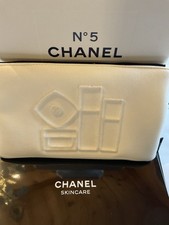 CHANEL Make Up VIP Kosmetiktasche Weiß Neu OVP Groß in Geschenkschachtel