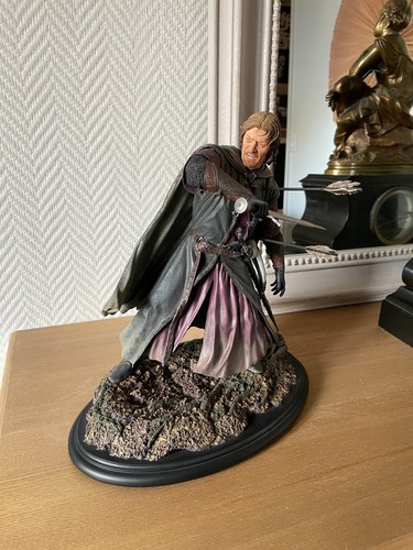 Weta statue boromir - weta,