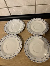 Vier Untertassen Teller
