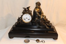 Schöne antike Kaminuhr  , Skulptur echte Bronze ,  gut. Zustad 1855