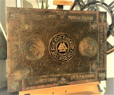 HANDGEMALT GOLD MANDALA