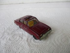 SIKU 1:60 V-Serie V232 Ford Taunus 17M P3 Badewanne Limousine 2-türig weinrot