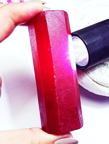 Harshj naturroher red beryl - red,