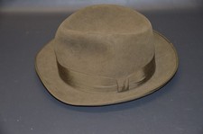 Alter Hut - grün - Logo zeigt eine springende Gazelle - guter Zustand