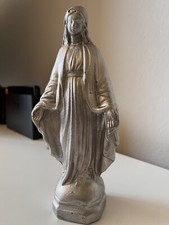 Madonna mit ausgebreiteten