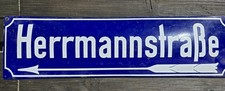 Straßenschild im Großformat aus Emaille