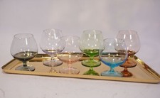 Vintage Mid Century 6 Cognac Gläser auf goldenem WMF Nierentisch-Ära-Tablett