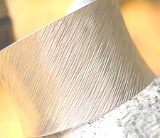 Armspange 4,2 cm Silber 6 - 8 cm tragbar Armreif Handarbeit Linien Streifen