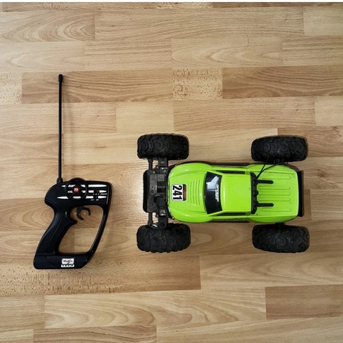 Maisto rock crawler - maisto, rc