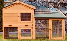 Hasenstall XXL in Massivholz, mit Metallblech, Freilauf, gebraucht