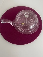 Käseglocke aus Glas, Firma