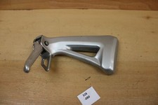 Suzuki SV650S AV 99-02 43700-19F00 Fußraste + Halter hinten links 328-080