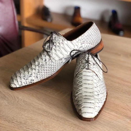 Elegante handgefertigte weiße
