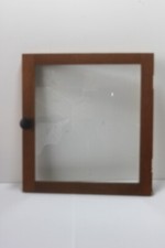 kleine Tür mit Glas für
