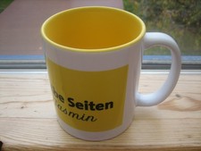 Tasse, Humpen, gelb und weiß, gelbe Seiten, Name Jasmin Schriftzug