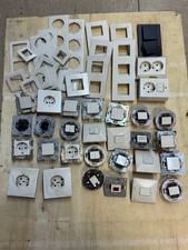 Konvolut Schalter / Steckdosen, Rahmen, gebraucht und verschmutzt