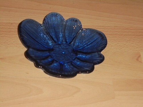 Schöne flache schale - schale, blatt