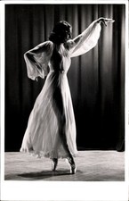 Foto Ak Tanzende Frau, Ballett