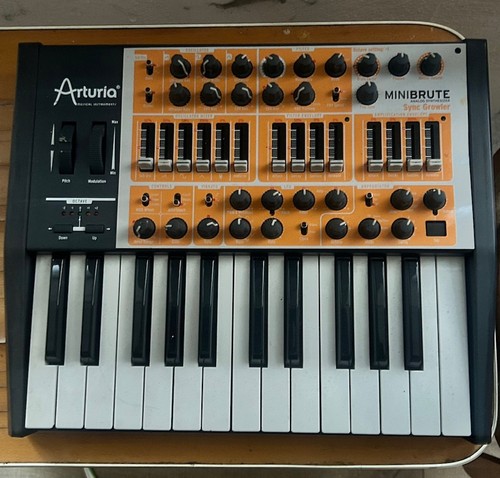 Arturia minibrute modular - arturia,