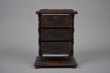 Miniatur Möbel Schmuckschatulle Kästchen aus Holz mit drei Laden 19. Jh.